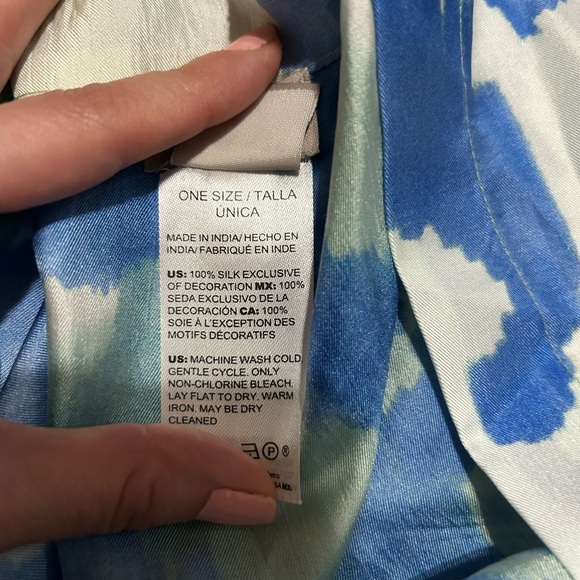 Chico's Silk Fringe Trim Whimsical Scroll Ruana Wrap One Size 100% Silk - Picture 10 of 10